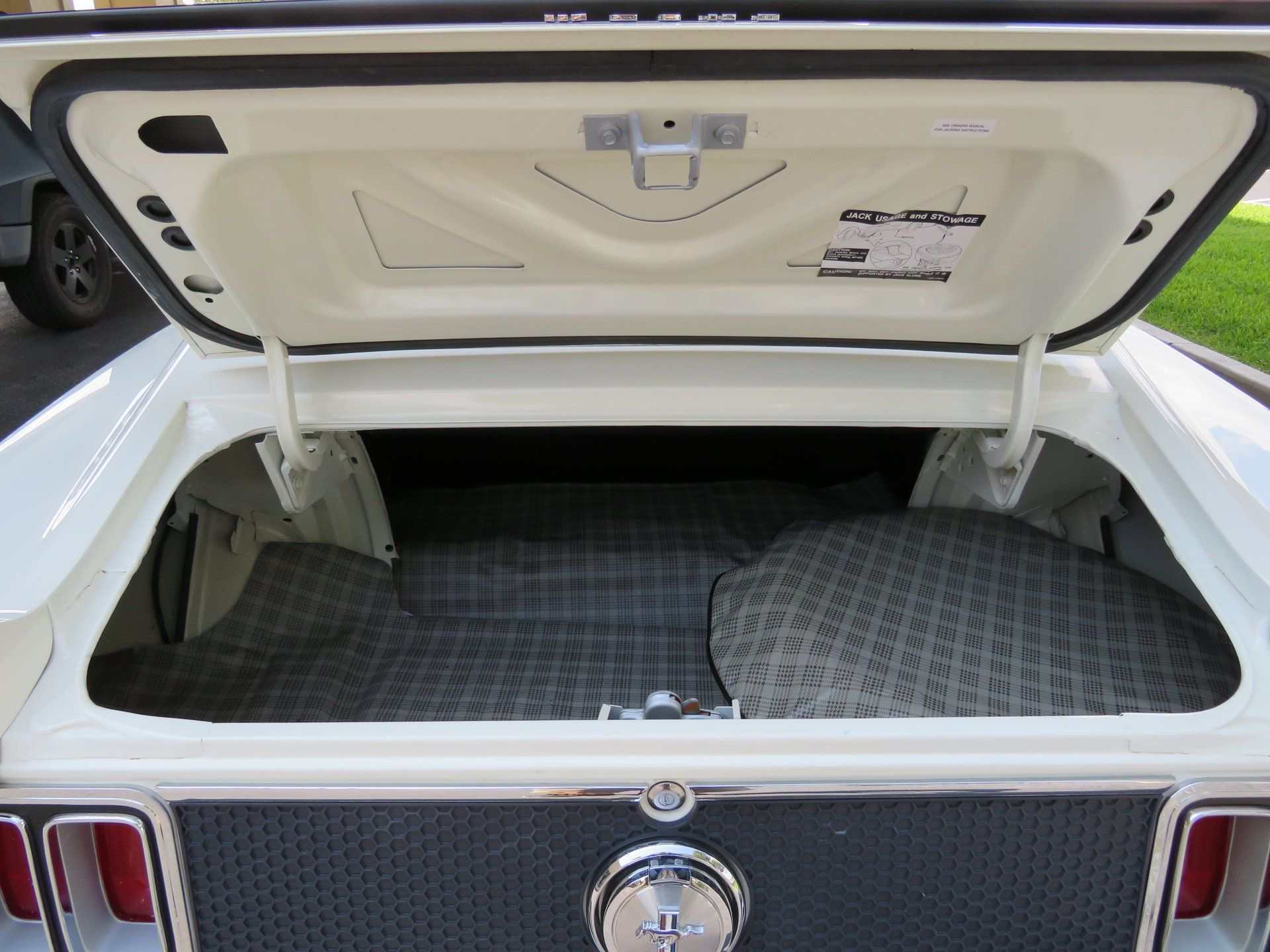 Car Image 18
