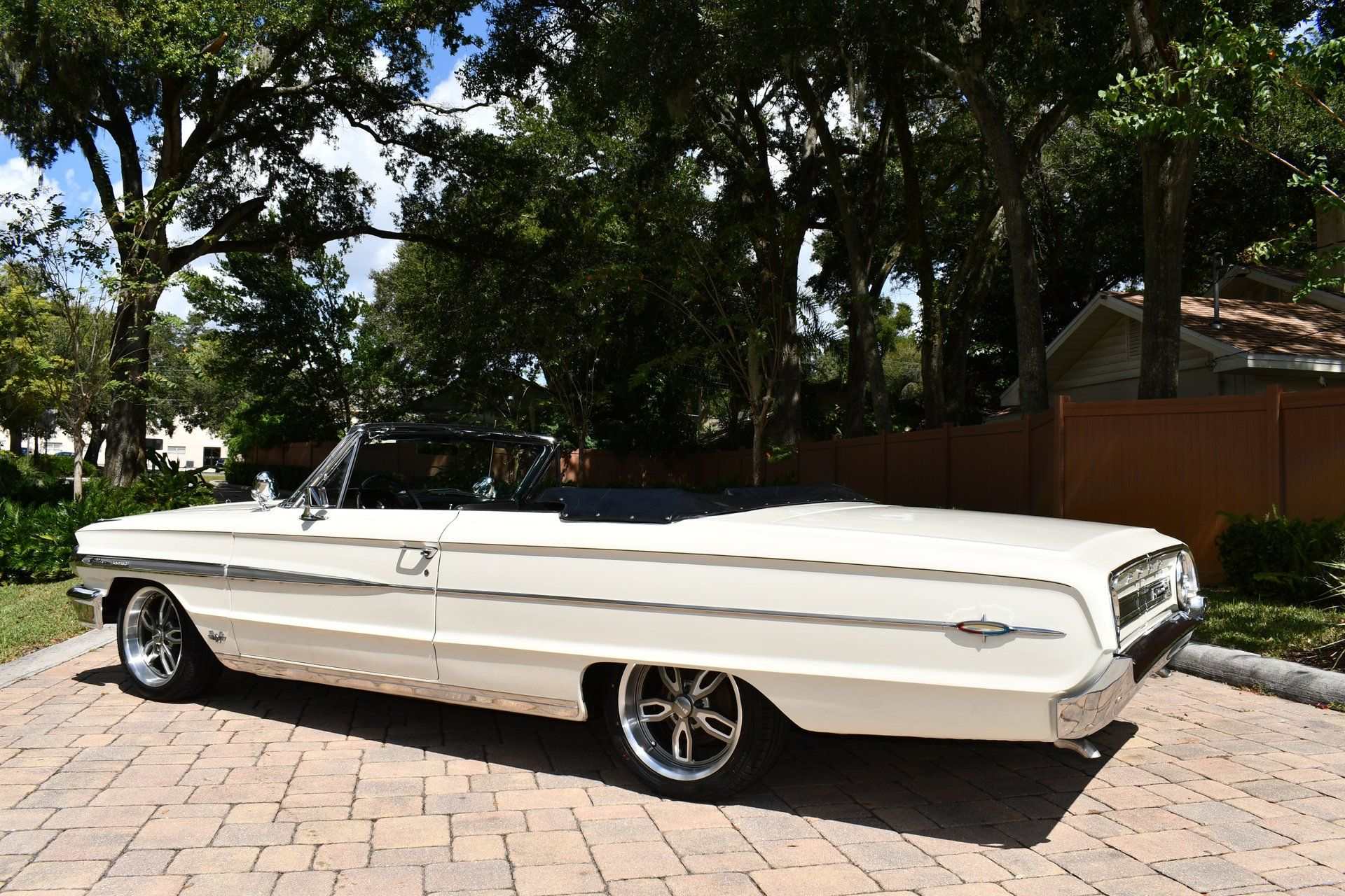 Car Image 9