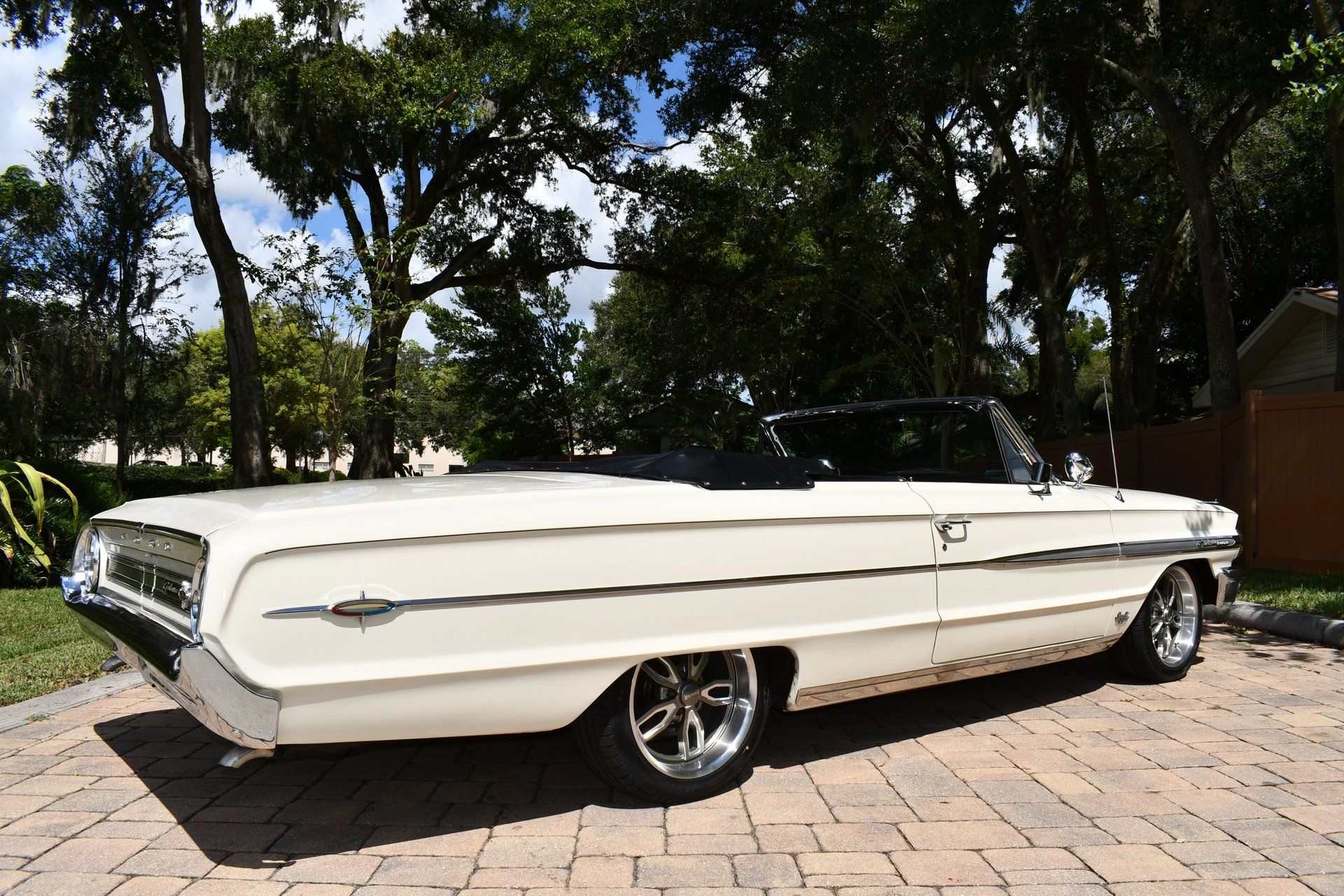 Car Image 10